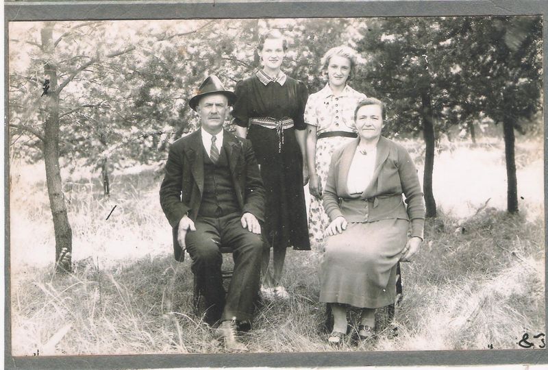 File:BudaiFamily1.jpg