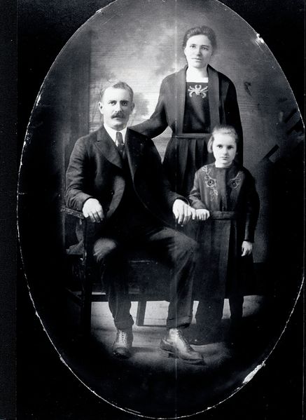 File:Alex, Rose and little Rose Budai (Grandma Smith).JPG