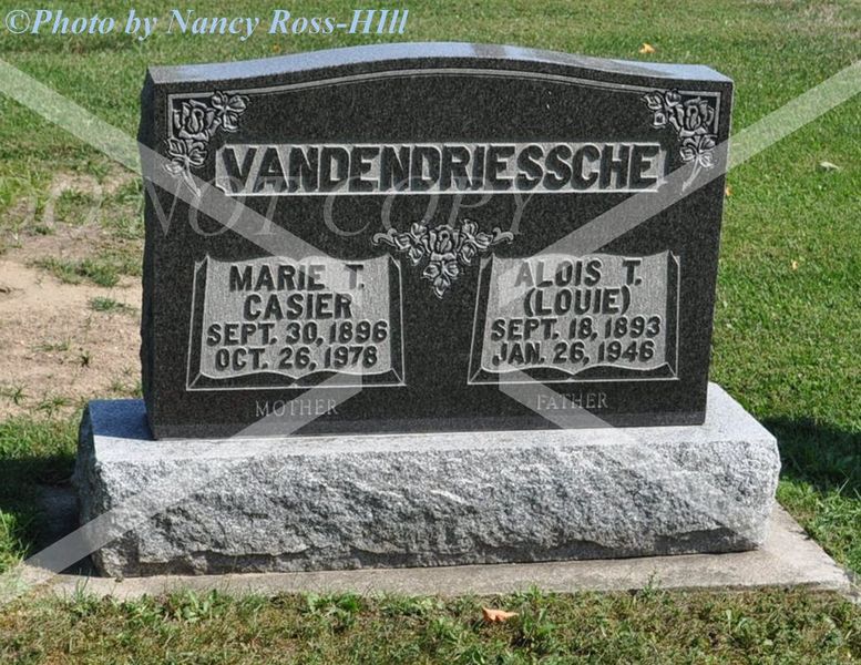 File:Alois and Marie gravestone.jpg