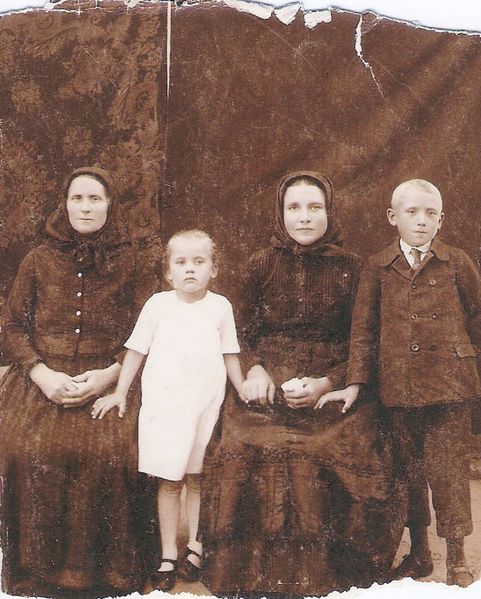 File:Kollinfamily.jpg